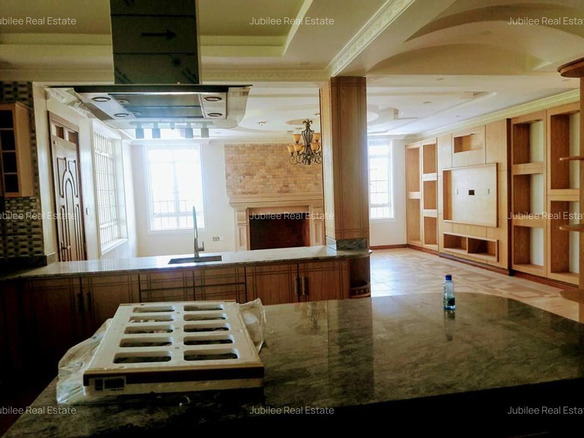 7 Bed House with En Suite in Runda - 13