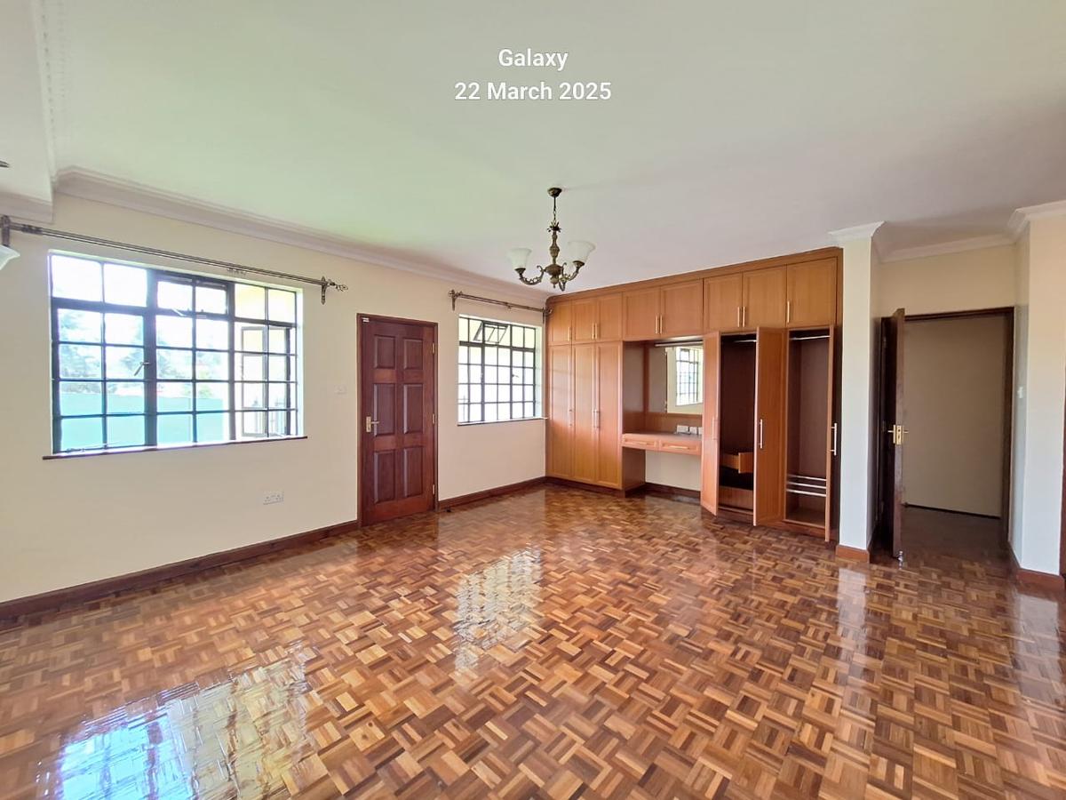 4 Bed Townhouse with En Suite at Lavington - 10