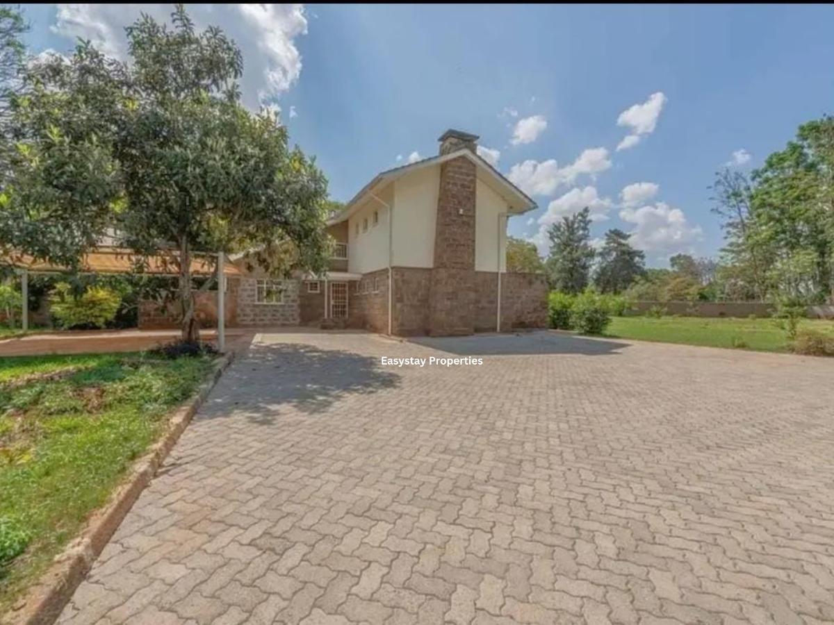 4 Bed House with En Suite in Lavington - 1