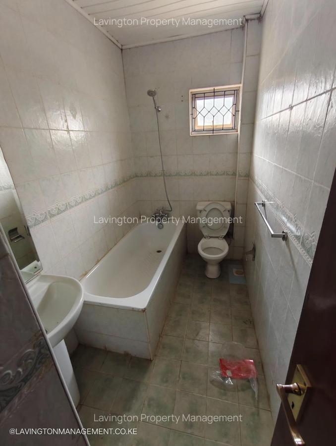 5 Bed House with En Suite at Lavington Green - 19