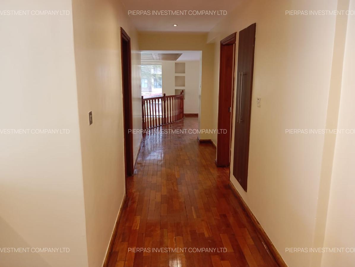 5 Bed Townhouse with En Suite in Lavington - 9