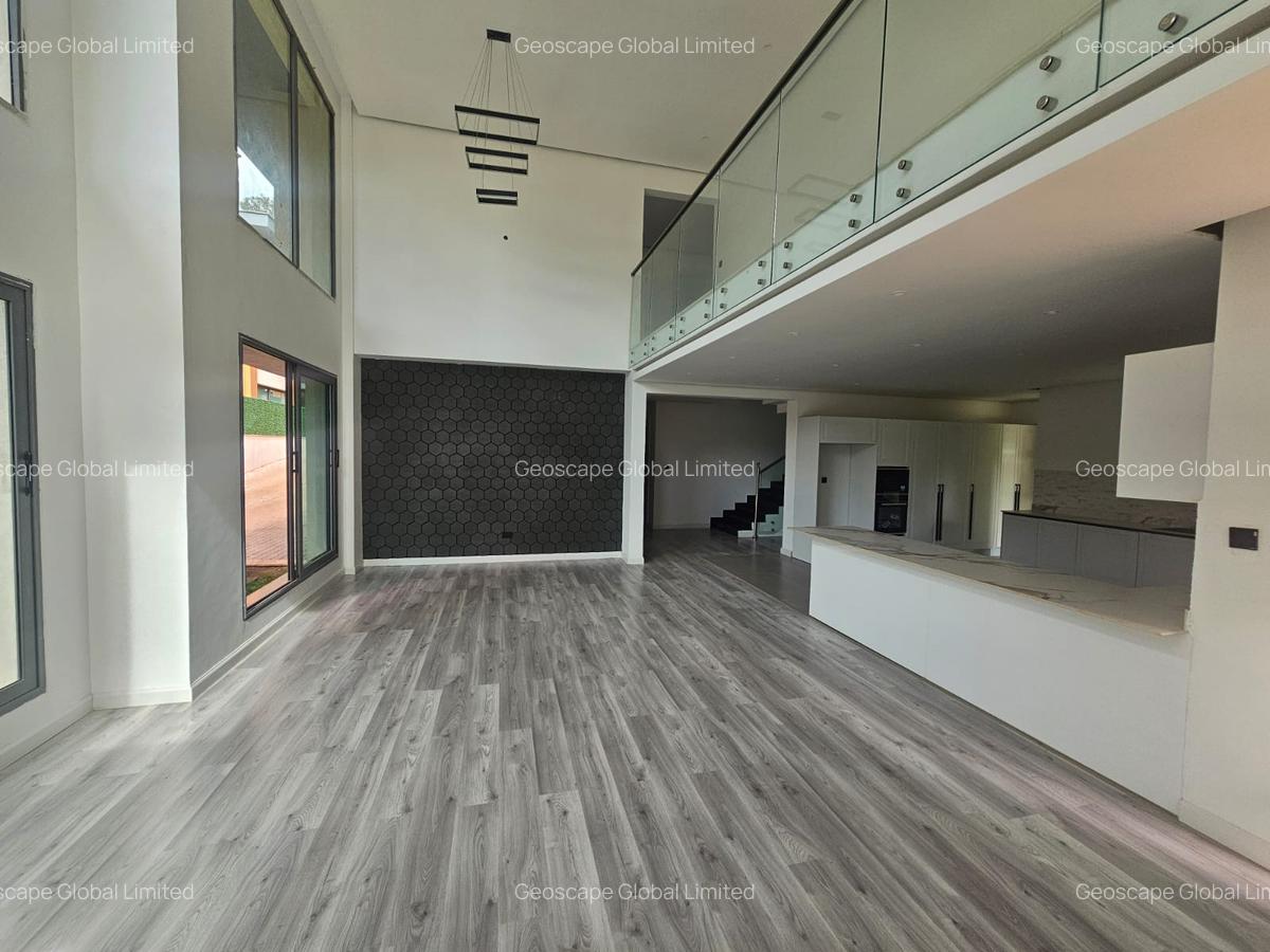 5 Bed House with En Suite in Lavington - 4