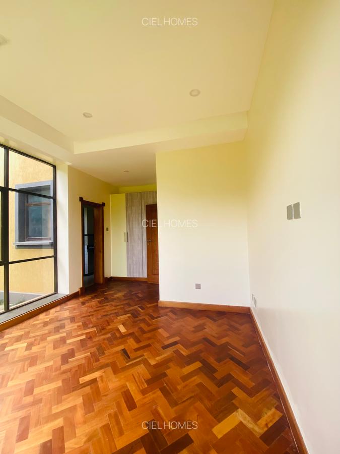 5 Bed Townhouse with En Suite in Lavington - 5