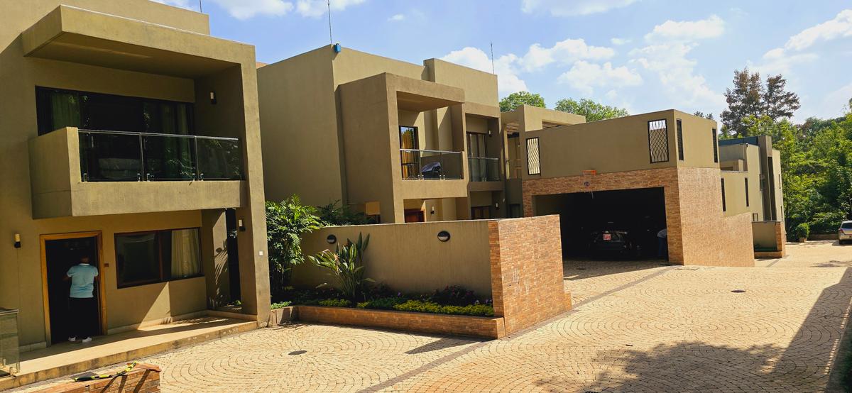 5 Bed Townhouse with En Suite at Convent Drive - 1