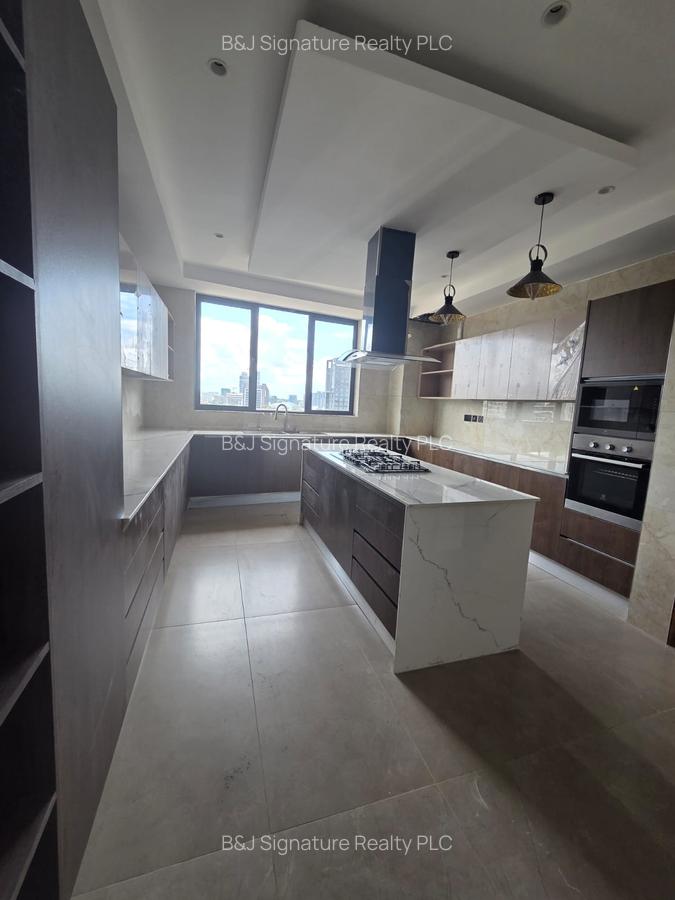 3 Bed Apartment with En Suite in Riverside - 3