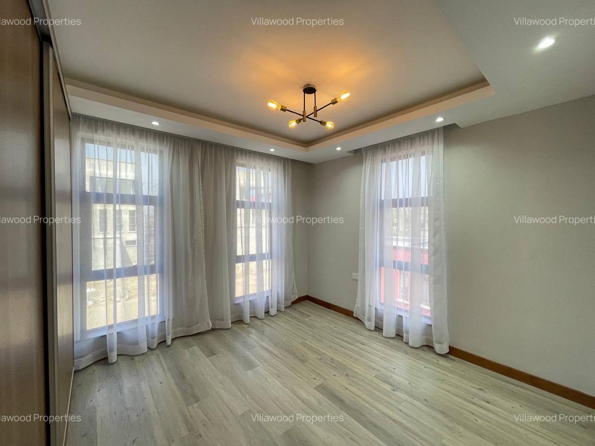 4 Bed Townhouse with En Suite in Membley - 10