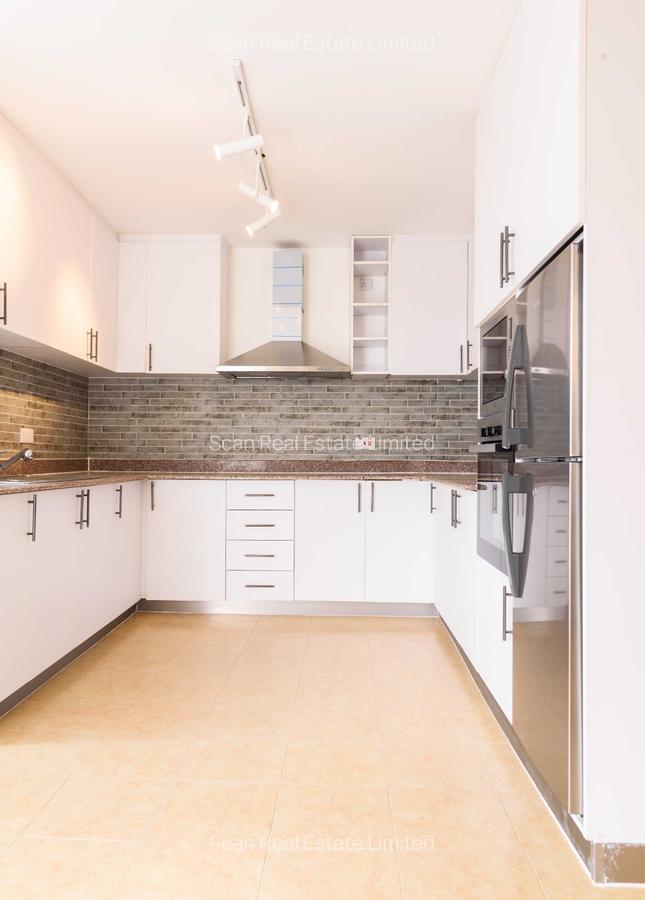 5 Bed Townhouse with En Suite at Pridelands - 4