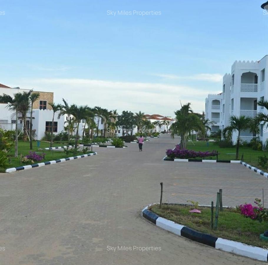 Serviced 3 Bed Apartment with En Suite at Sultan Palace - 4