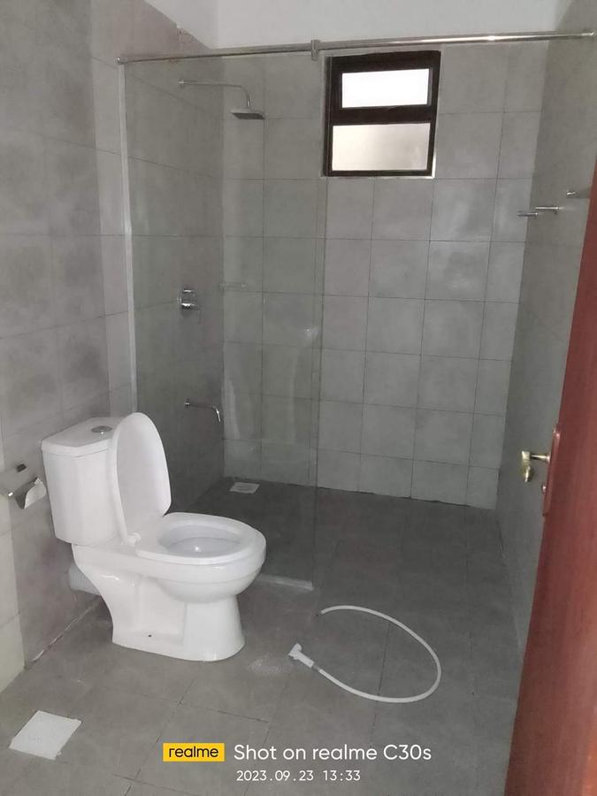 3 Bed Apartment with En Suite at Gateway Mall - 9