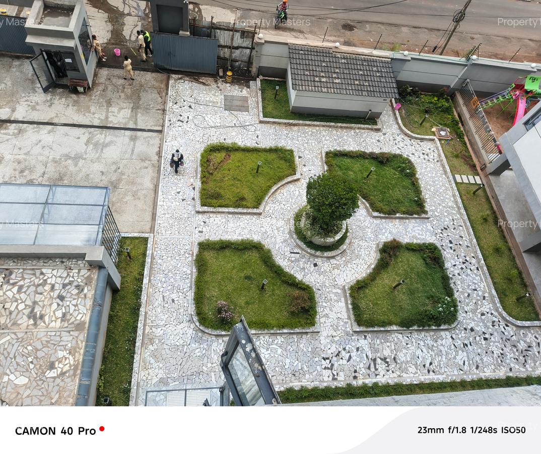 2 Bed Apartment with En Suite at Arwings Kodhek - 4