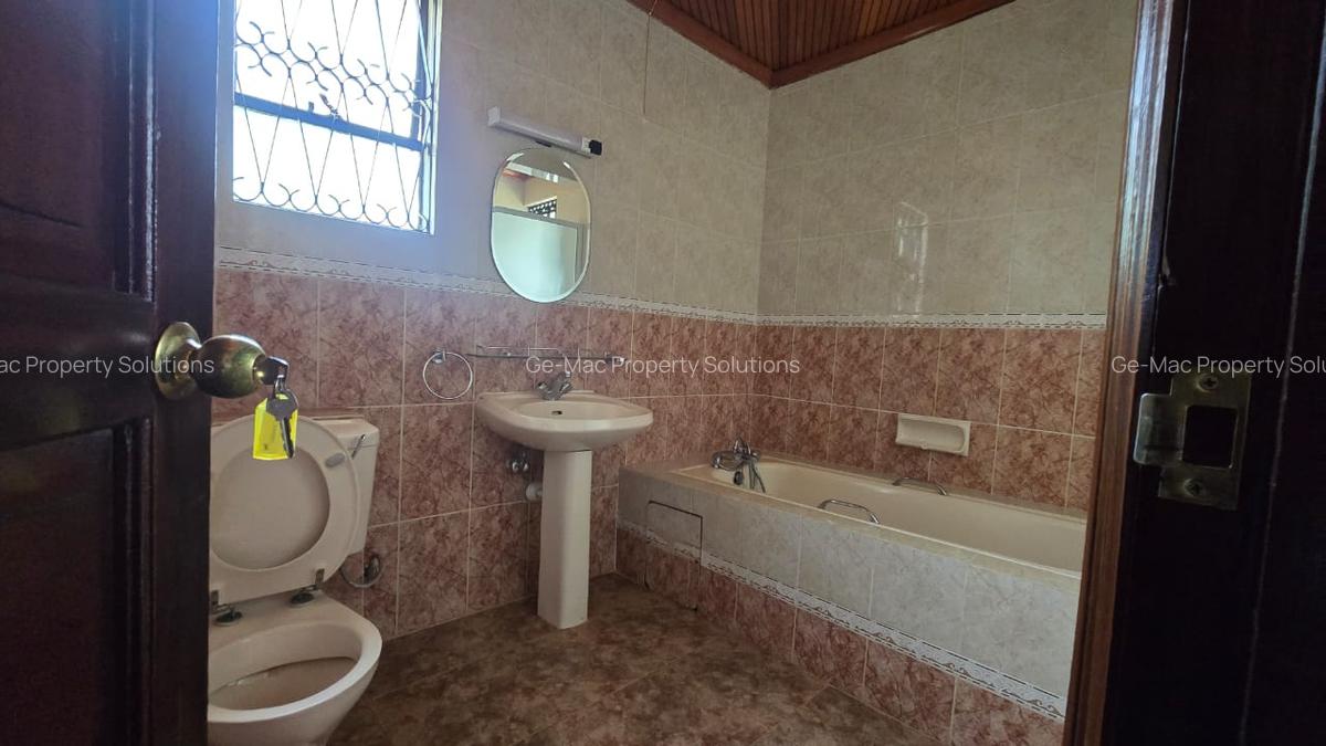 4 Bed House with En Suite in Runda - 10