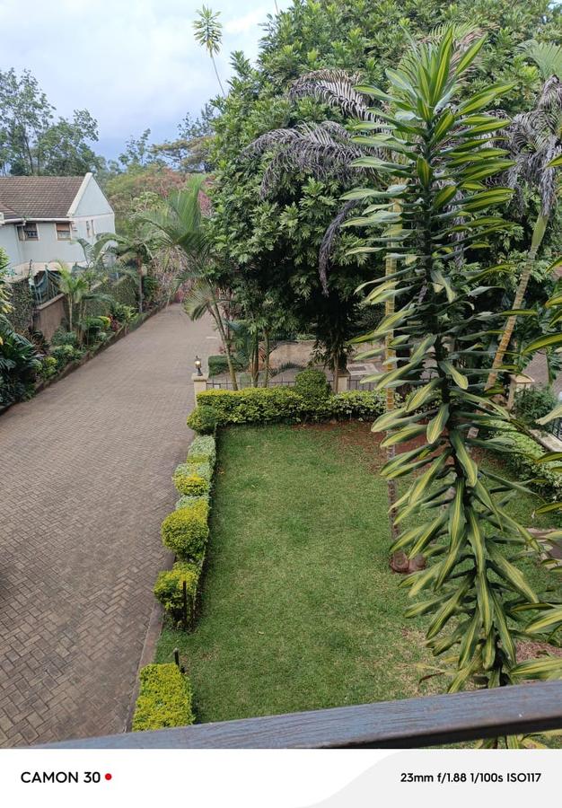 5 Bed Townhouse with En Suite at Lavington - 17