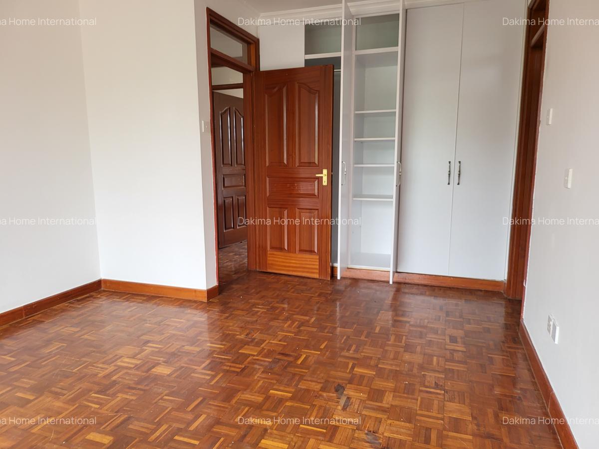 4 Bed Townhouse with En Suite in Rosslyn - 15