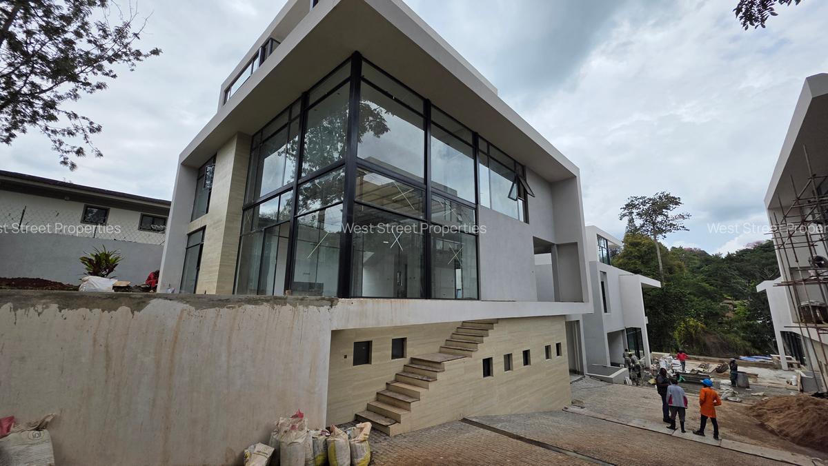 6 Bed Villa with En Suite at Lavington - 2