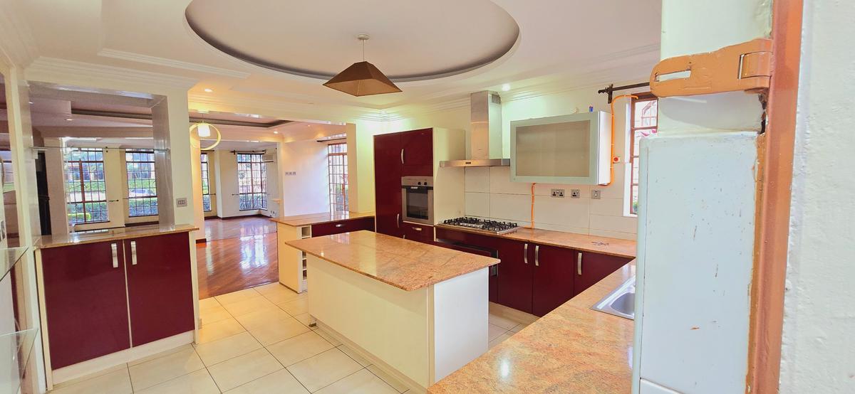 5 Bed Townhouse with En Suite at Off Convent Drive - 14