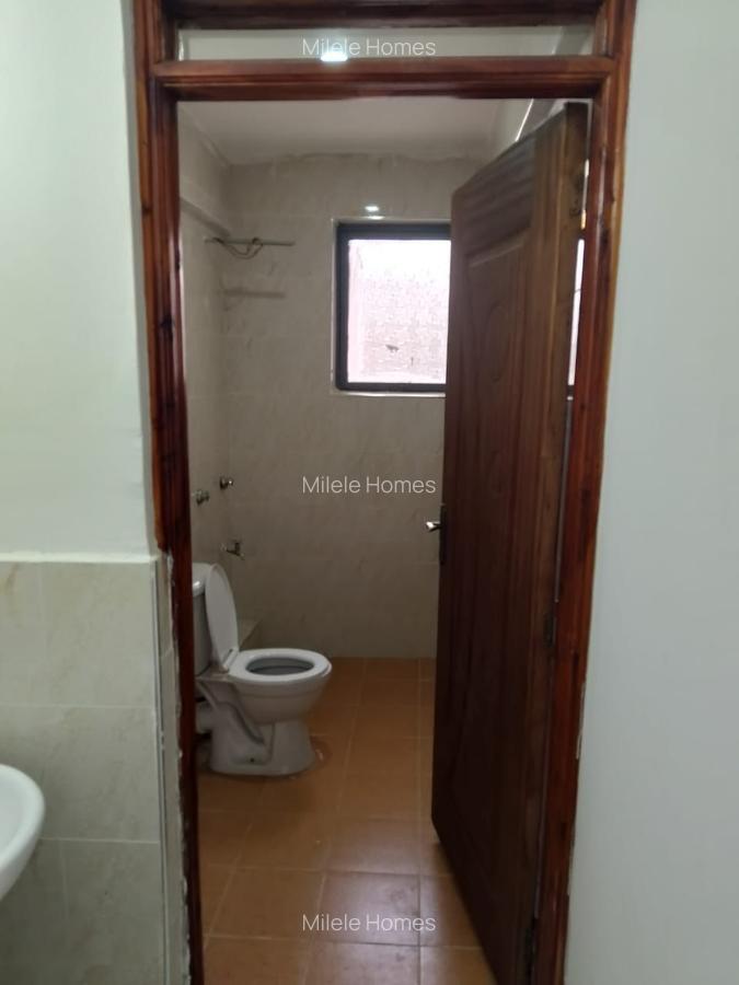 Serviced 2 Bed Apartment with En Suite in Garden Estate - 13