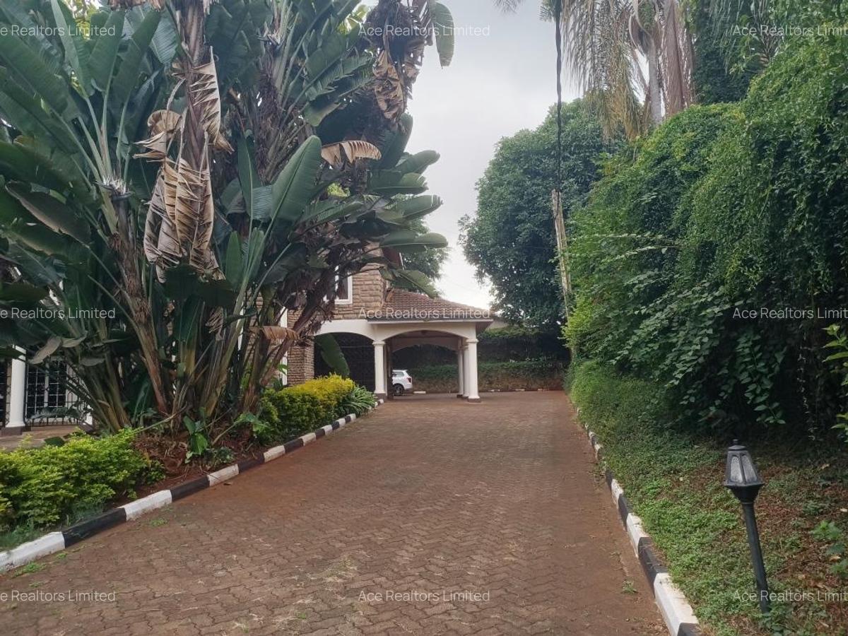 4 Bed House with En Suite at Hillview - 20