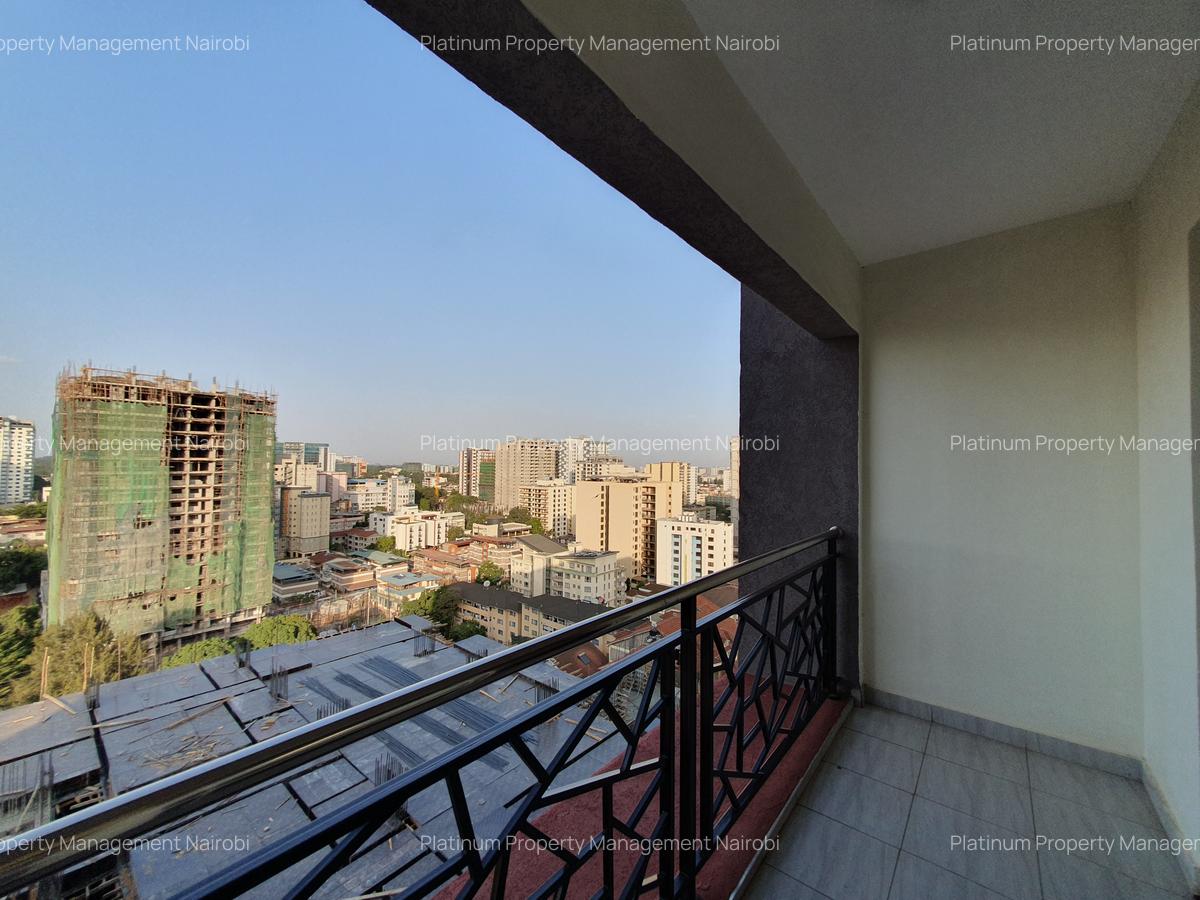 2 Bed Apartment with En Suite at 1St Parklands Avenue - 3