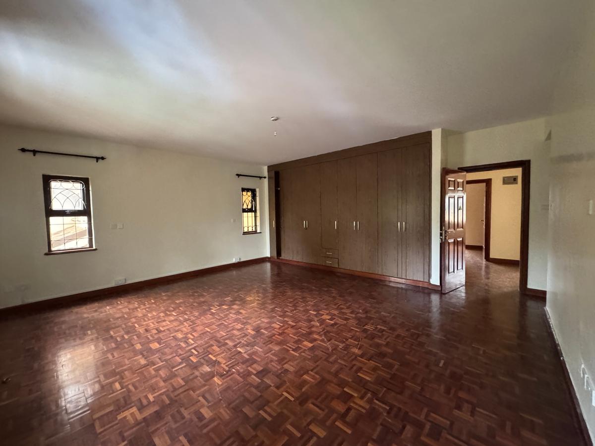 5 Bed Townhouse with En Suite in Lavington - 6