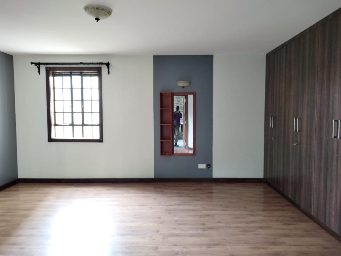 3 Bed Apartment with En Suite in Parklands - 2