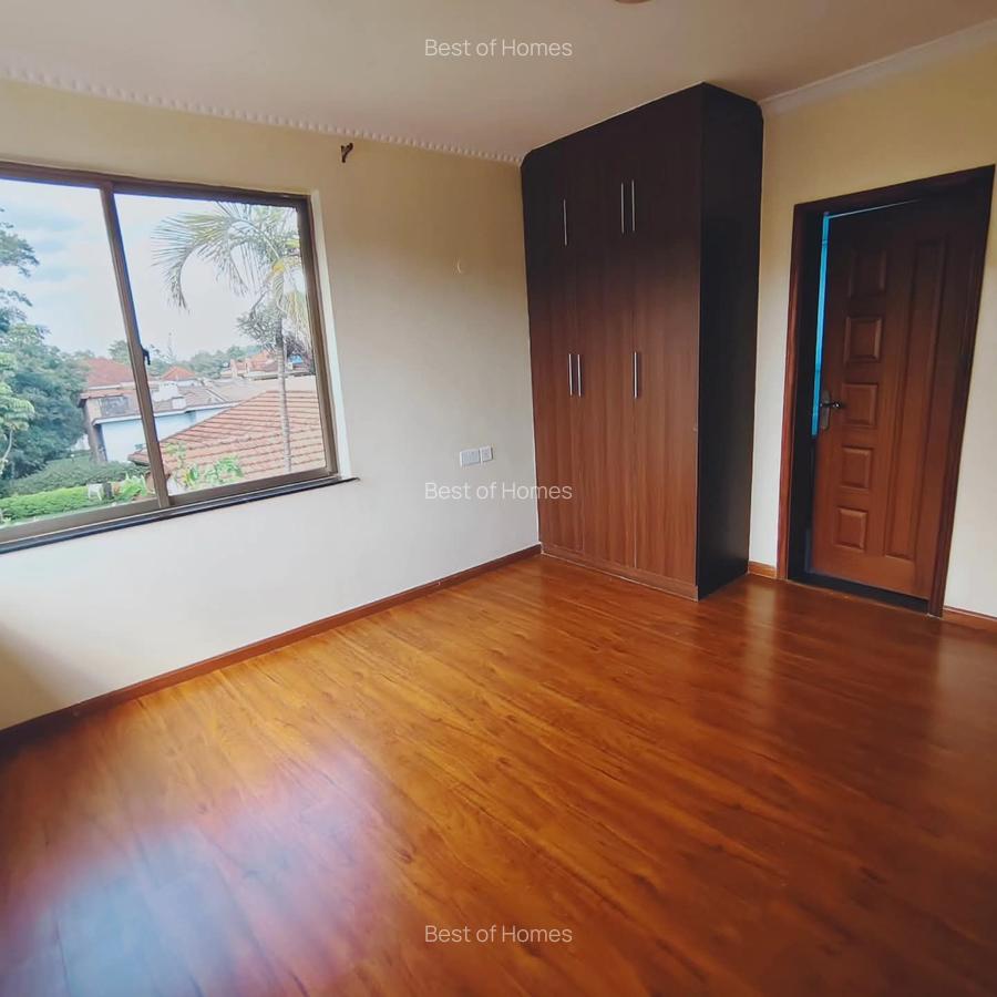 5 Bed Townhouse with En Suite at Chalbi - 4