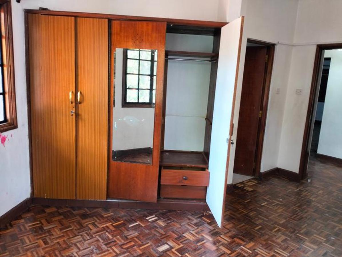 5 Bed Townhouse with En Suite at Lavington - 19