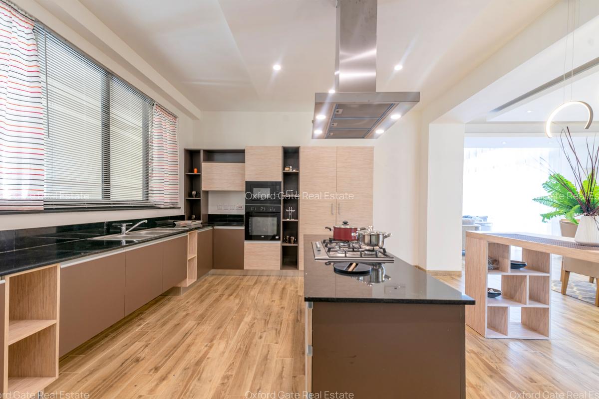 4 Bed Apartment with En Suite in Riverside - 5