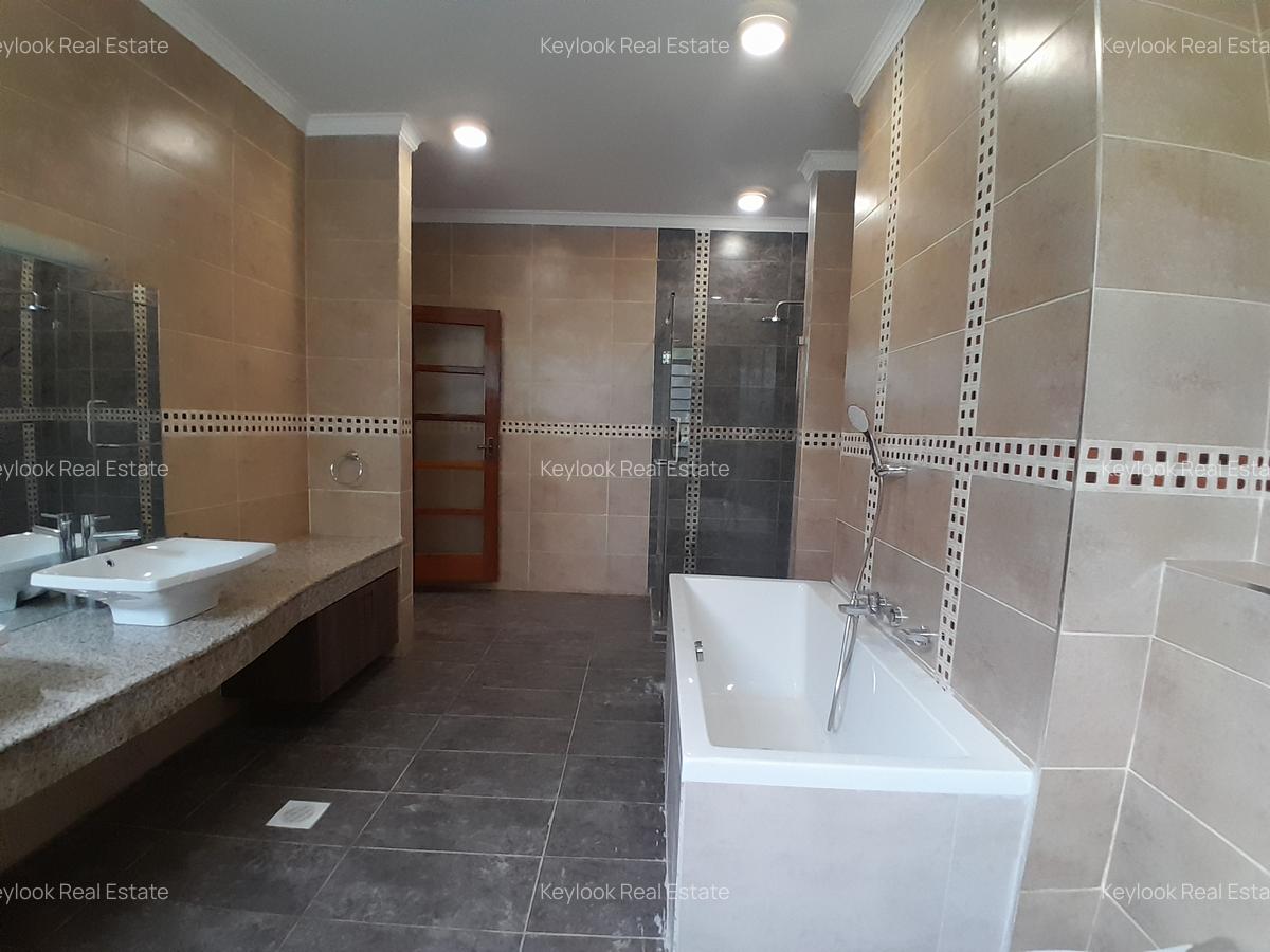 5 Bed Townhouse with En Suite at Lavington - 4