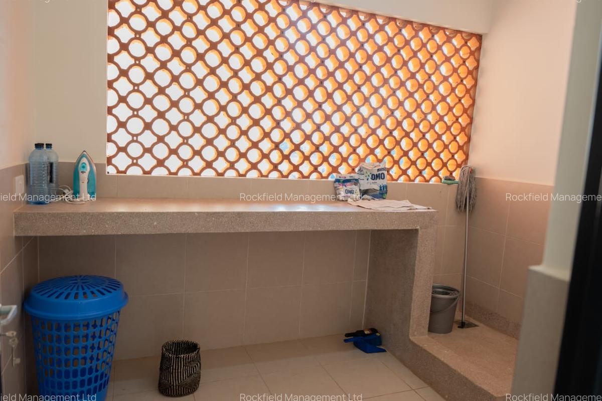 Furnished 2 Bed Apartment with En Suite in General Mathenge - 15