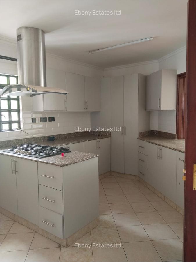 5 Bed Townhouse with En Suite in Lavington - 16