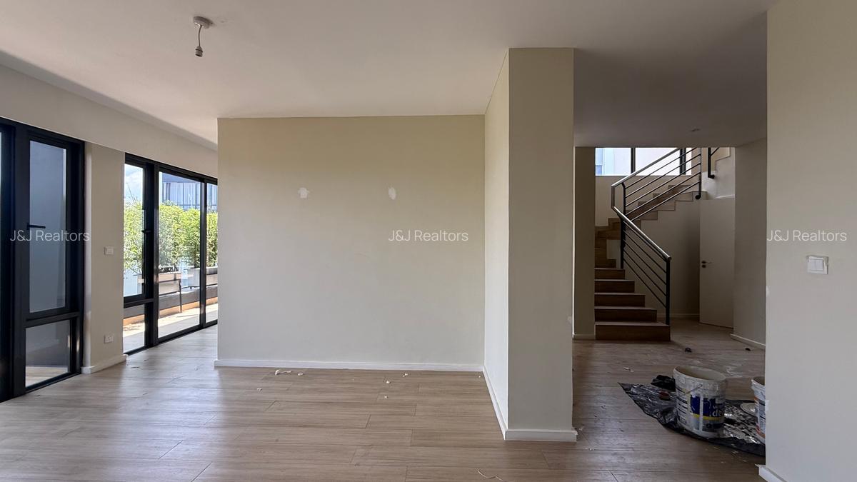 4 Bed Apartment with En Suite in Riverside - 6