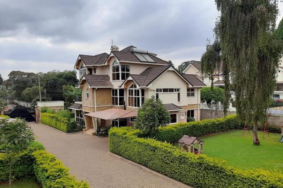 5 Bed Townhouse with En Suite at Lavington - 7