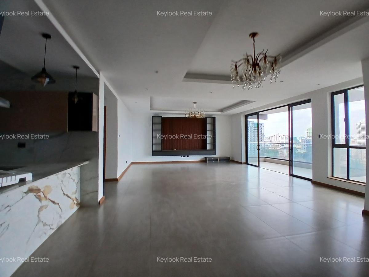 3 Bed Apartment with En Suite at Riverside Drive - 8