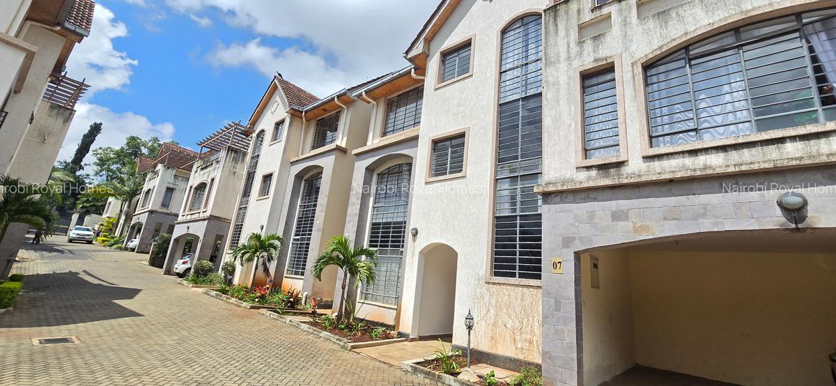 5 Bed Townhouse with En Suite at Lavington Convent Drive - 1