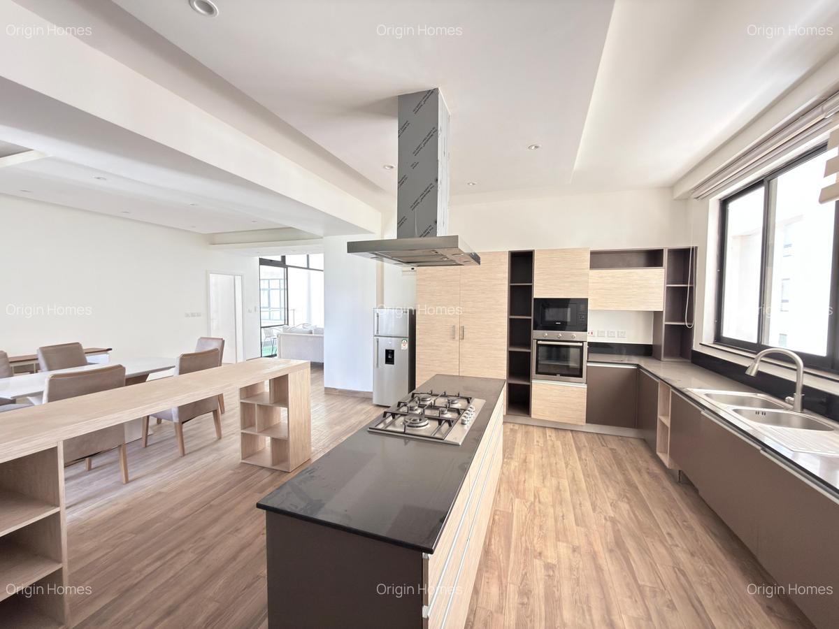 4 Bed Apartment with En Suite at Riverside Drive - 10