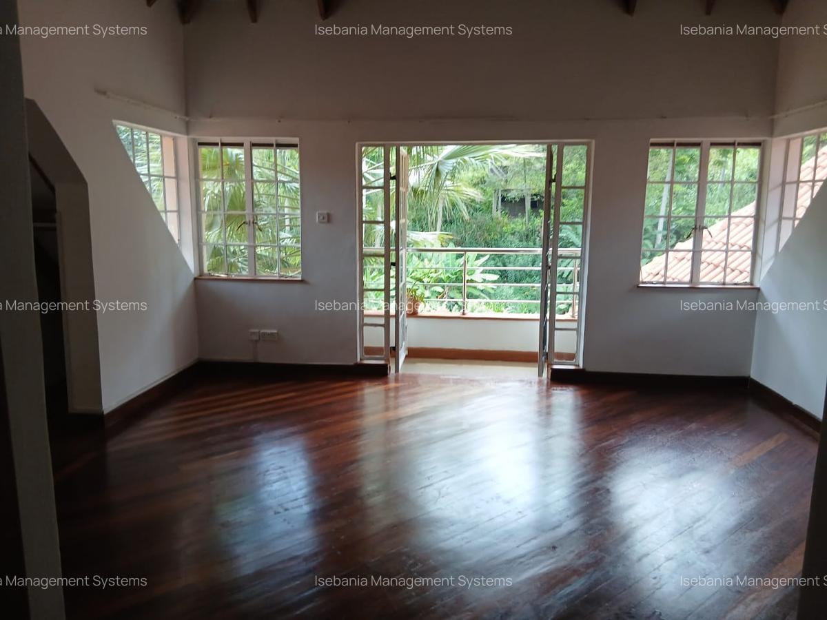 5 Bed House with En Suite at Rosslyn Road - 11