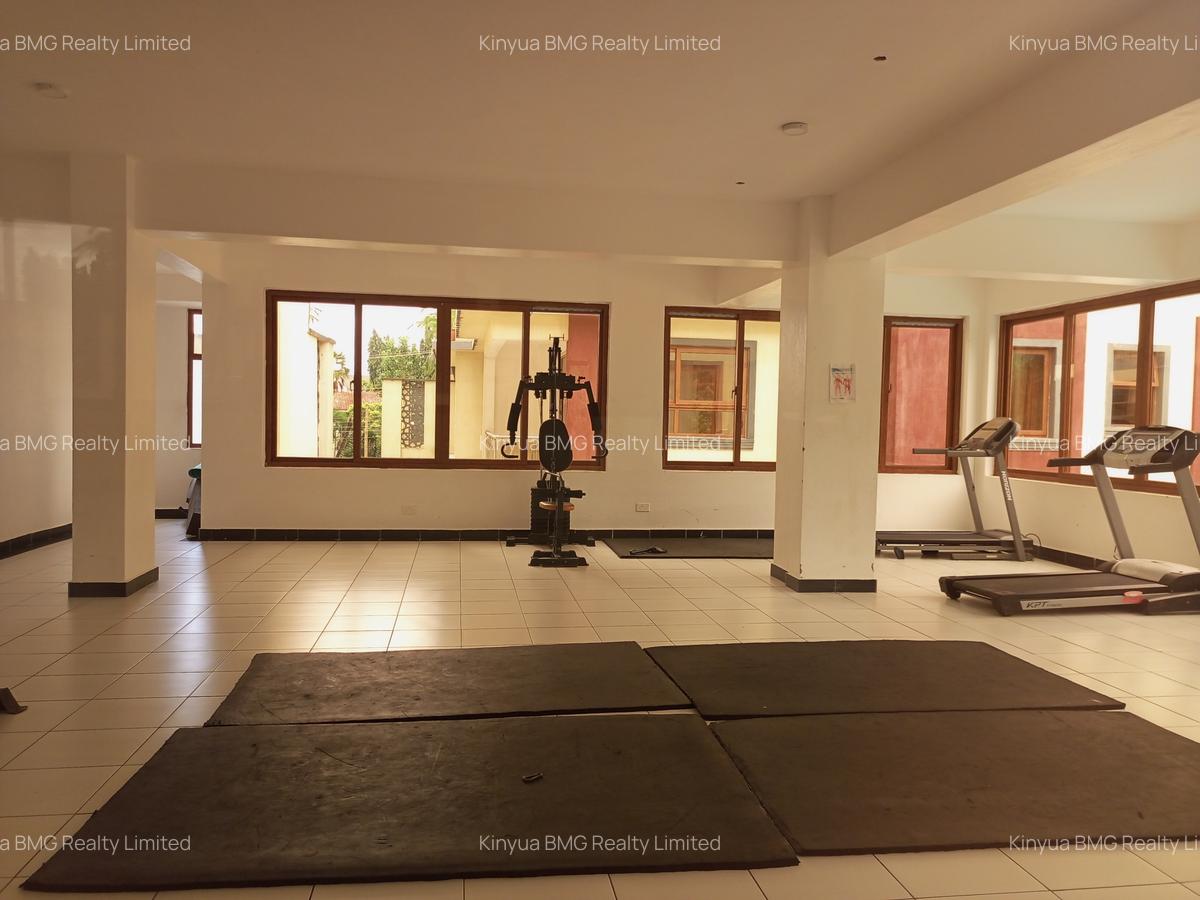 Serviced 3 Bed Apartment with En Suite at Moyne Drive - 10