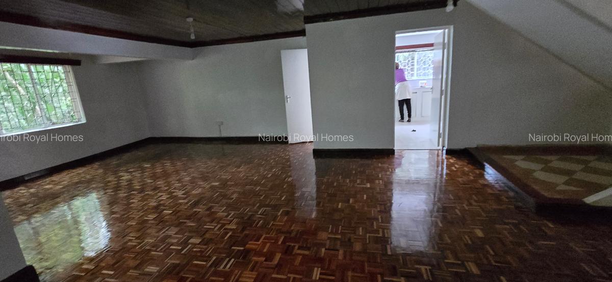 4 Bed House with En Suite at Lavington - 15