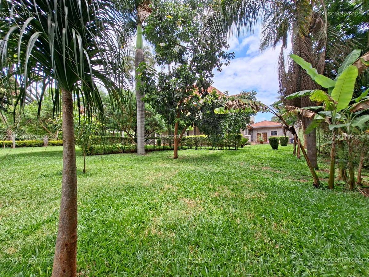 5 Bed House with En Suite in Runda - 2