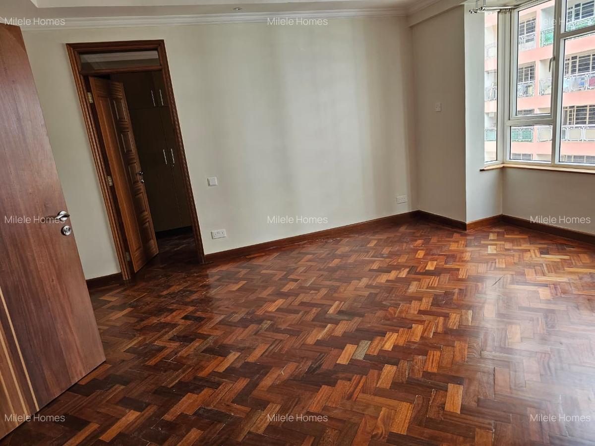 Serviced 3 Bed Apartment with En Suite in Parklands - 20