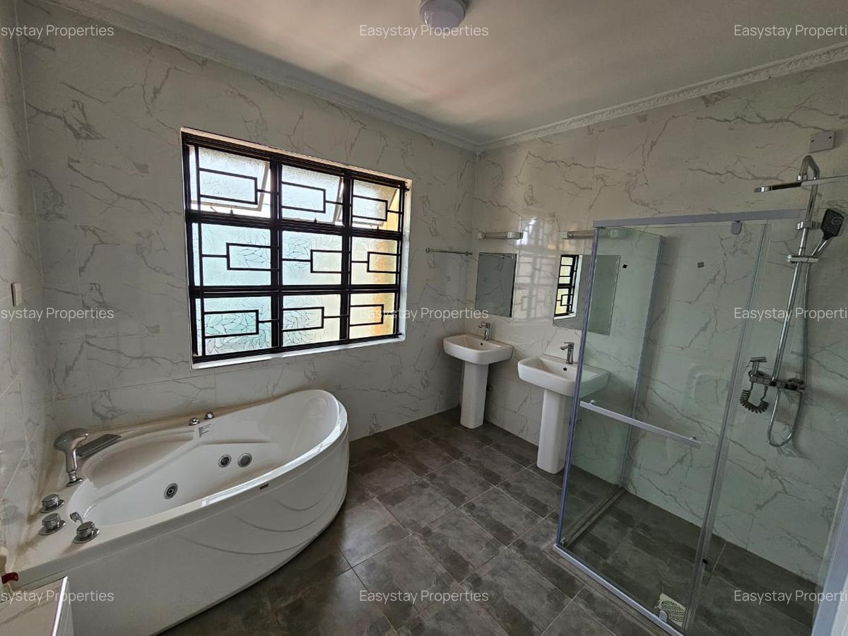 6 Bed Townhouse with En Suite in Lavington - 18