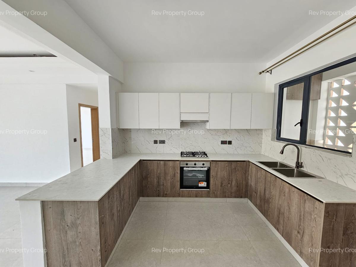 2 Bed Apartment with En Suite in Brookside - 13