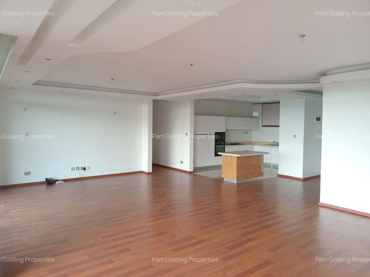 3 Bed Apartment with En Suite in Parklands - 4