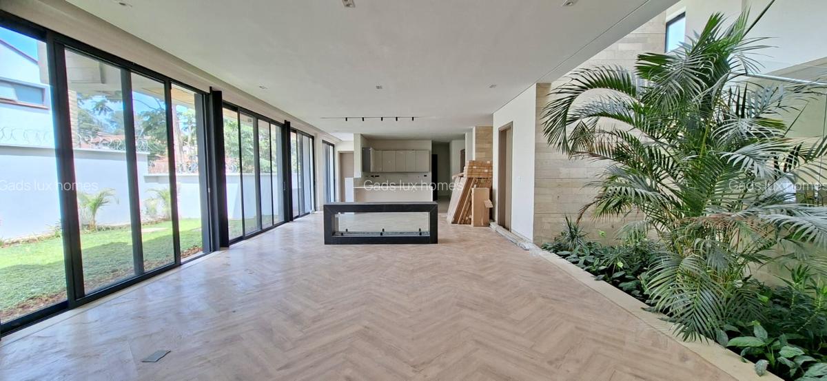 5 Bed Villa with En Suite at Westlands - 2