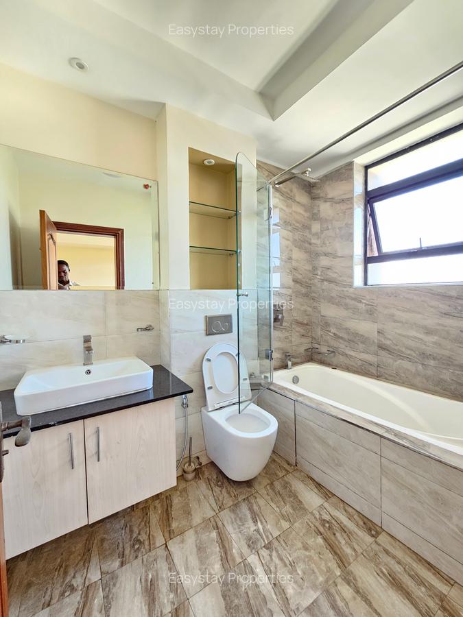 3 Bed Apartment with En Suite in Riverside - 5