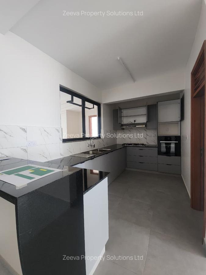 3 Bed Apartment with En Suite in Westlands Area - 2