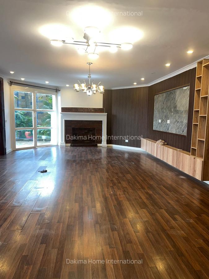 6 Bed House with En Suite in Runda - 2