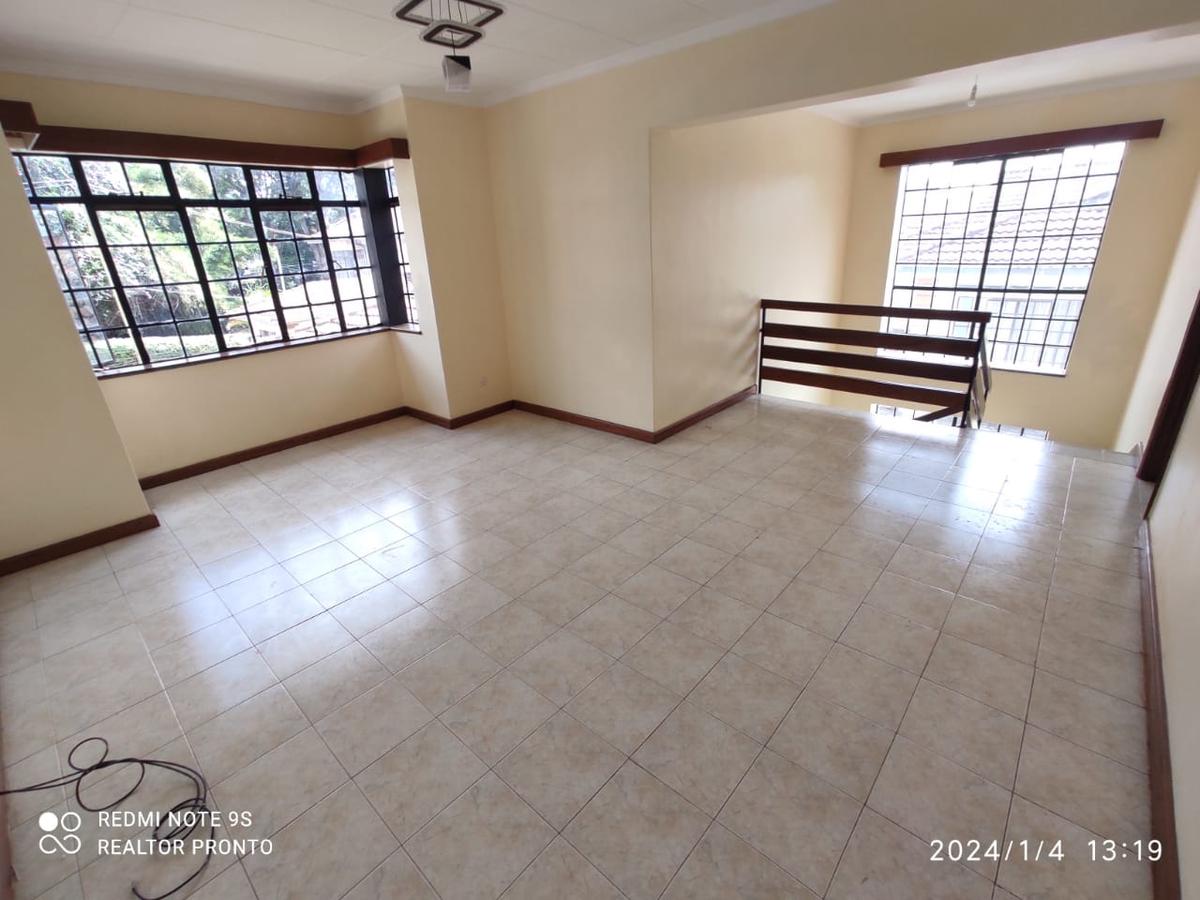 4 Bed Townhouse with En Suite in Lavington - 12