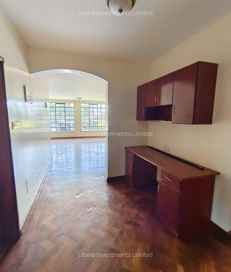 3 Bed Apartment with Swimming Pool at Statehouse Avenue - 7