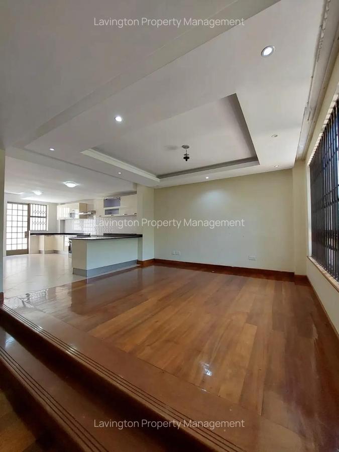 5 Bed House with En Suite at Lavington Green - 7